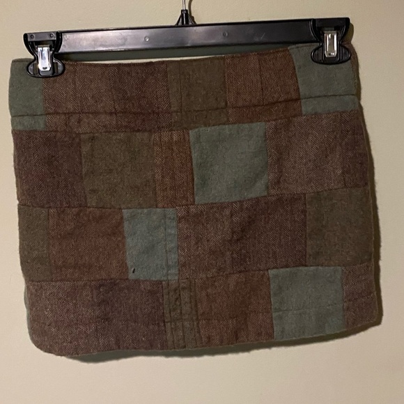 American Eagle Outfitters - Picture 2 of 4